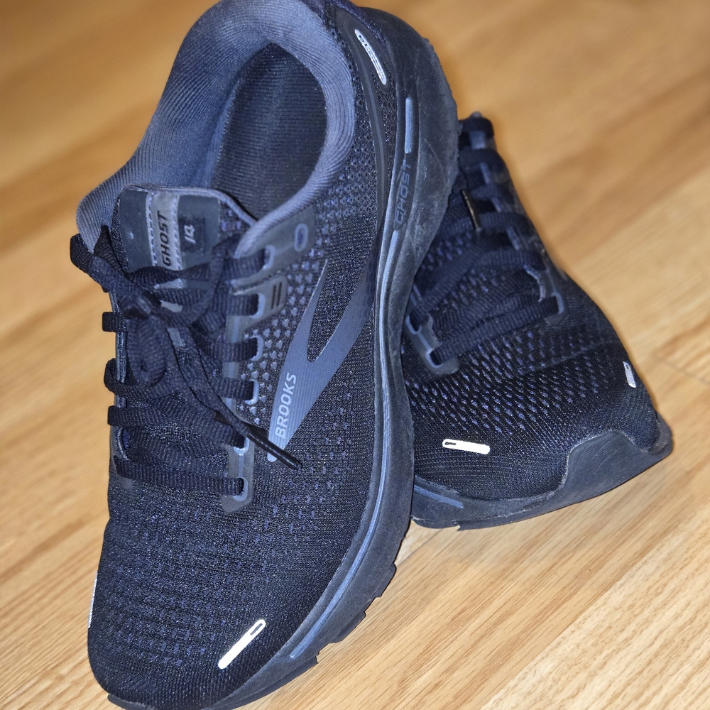 Brooks Black Athletic Shoes with Cushioned Midsole and Breathable Mesh